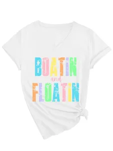 Vue détaillée du t-shirt à manches courtes et col en V pour femme avec imprimé graphique.