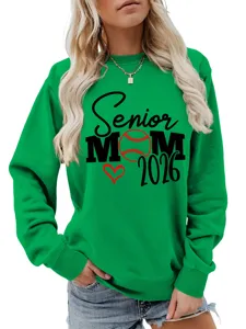 Détail sweat-shirt graphique senior mom 2026 vert, pull à manches longues élégant.