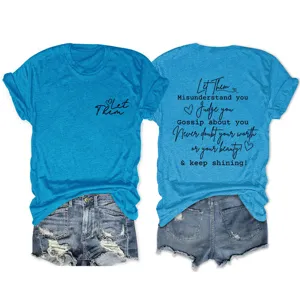 Casual μπλε κονtoμάνικο t-shirt με στρογγυλή λαιμόκοψη, τύπωμα και τζιν σορτς σετ.