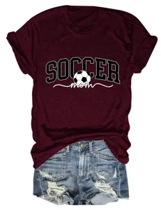 T-shirt décontracté bordeaux à manches courtes pour femmes avec imprimé maman de foot et denim.