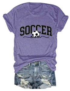 T-shirt décontracté à manches courtes et col rond pour femme avec imprimé soccer mom et denim.
