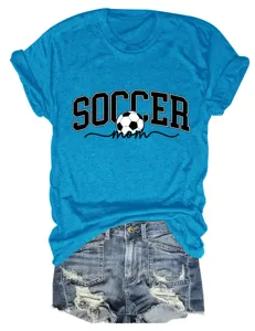T-shirt femme décontracté bleu à manches courtes avec imprimé soccer mom et denim.
