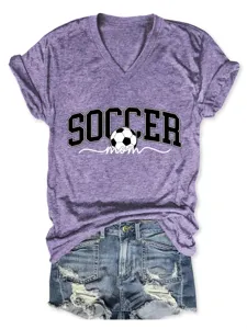 Vue détaillée du t-shirt casual femme col V à manches courtes soccer mom avec des shorts.