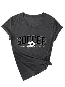 T-shirt femme col V manches courtes, imprimé graphique soccer mom haut mode tendance.