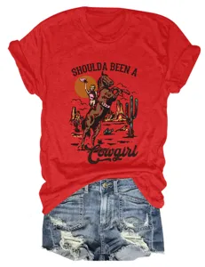 Maglietta casual da donna rossa a maniche corte girocollo con stampa grafica cowgirl western.