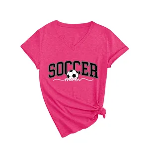 T-shirt femme col V à manches courtes avec imprimé graphique soccer mom et nœud stylé.