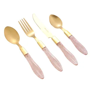 Elegante 4-delige bestekset van roestvrij staal in goudkleur met sprankelende glitterhandgrepen.