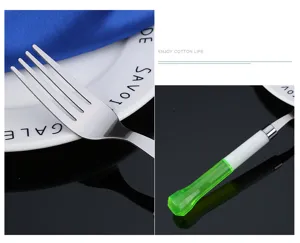 Forchetta in acciaio inossidabile con manico trasparente verde e accento bianco cucina.