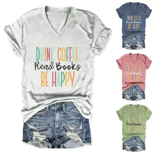 Bequemes lässiges Damen V-Ausschnitt Kurzarm T-Shirt mit Buchstaben und Jeansshorts.