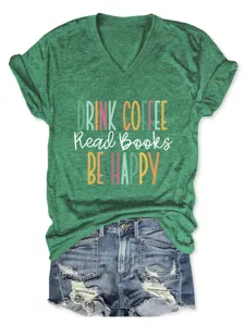 Lockerer gruener V-Ausschnitt Kurzarm Damen T-Shirt mit stilvollem Typografie Druck.