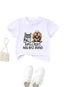 Cute kids white short sleeve t-shirt with lovely cat and dog graphic print, casual summer wear.
