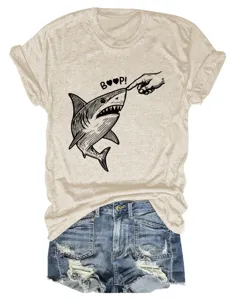 Lässiges Damen T-Shirt mit lustigem Haifisch-Print, Rundhalsausschnitt und Shorts.