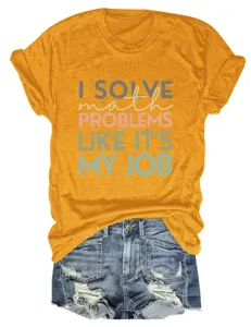 Gedetailleerd overzicht van het gele dames t-shirt met korte mouwen en leuke wiskunde slogan.