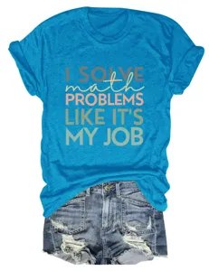 Casual blauw dames t-shirt met korte mouwen en grappige wiskunde quote bij hippe denim shorts.