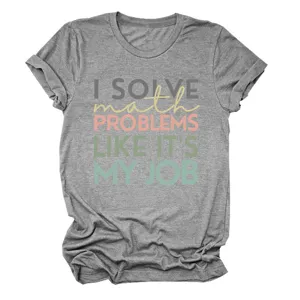 Casual grijs dames t-shirt met korte mouwen en grappige wiskunde slogan op de voorkant.