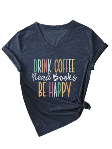 Detaillierte Ansicht des Damen V-Ausschnitt Kurzarm Grafik T-Shirts mit Kaffeebuchdruck.