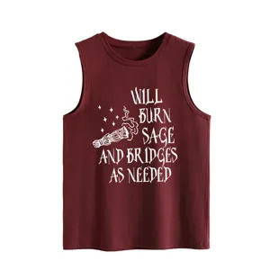 Nahaufnahme Detail des burgunderroten ärmellosen Tanktops mit witzigem Salbei Grafikprint.