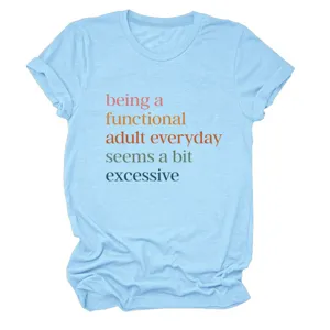 Casual άνετο γυναικείο γαλάζιο κοντομάνικο t-shirt με αστείο τυπωμένο απόφθεγμα μπροστά.