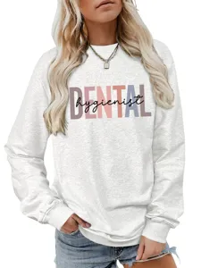 Nahaufnahme des Dentalhygieniker Grafikdrucks auf hellgrauem, lässigem Rundhals-Sweatshirt.