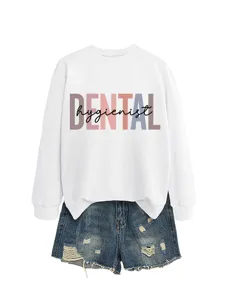 Weißer Langarm-Pullover mit Rundhalsausschnitt und Dental-Hygieniker-Grafikprint.