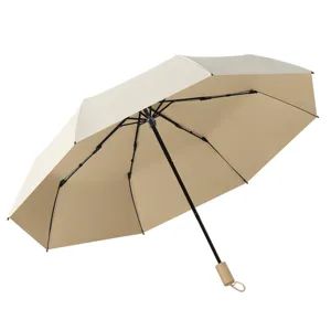 Paraguas plegable compacto en color beige con protección UV y estructura negra muy resistente.