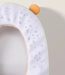 Detalle de funda impermeable para inodoro, forro de felpa suave para el invierno.