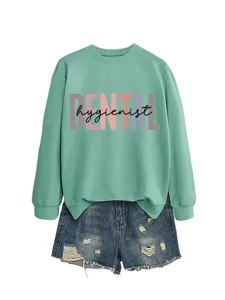 Dentalhygienikerin Langarm Sweatshirt mit destroy Denim Shorts Freizeit Outfit Damen