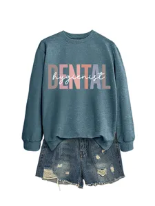 Detailansicht des lässigen langärmeligen Sweatshirts mit Dentalhygieniker Aufdruck.