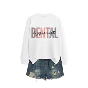 Felpa casual da donna a maniche lunghe con scollo rotondo e pantaloncini in denim.