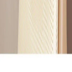Vista dettagliata della superficie strutturata a righe verticali e del design del bordo liscio.