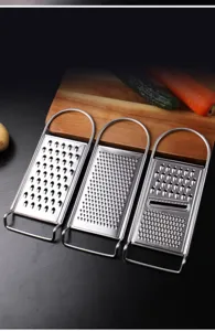 Ensemble de râpe de cuisine en acier inoxydable pour pommes de terre et légumes ustensile.