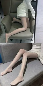 Gros plan sur des collants blancs transparents ornés de motifs de cœurs délicats.