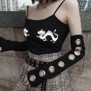 Caraco noir de style punk sombre avec imprime dragon et manchons a oeillets metal.