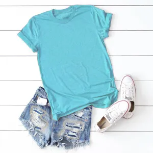 Vista di dettaglio t-shirt manica corta tinta unita, maglietta basic girocollo casual unisex.