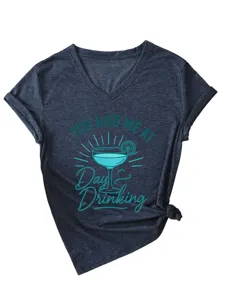 Casual dames V-hals korte mouw T-shirt met cocktail grafische print en stijlvolle slogan.