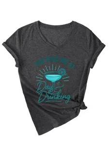 Donkergrijs casual dames V-hals t-shirt met grappige cocktail grafische print en korte mouw top.