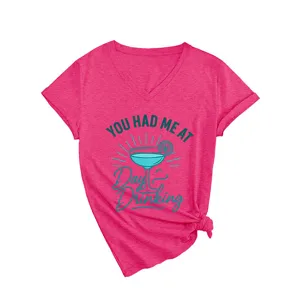 Dames casual V-hals korte mouw roze t-shirt met grappige cocktail grafische print top.