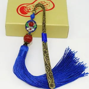 Traditionelles chinesisches Metall-Lesezeichen mit blauen Quasten und Perlen als Geschenk.