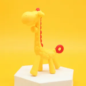 Silikon Giraffe Beissring fuer Babys, weiches sensorisches Kauspielzeug in leuchtend gelber Farbe.