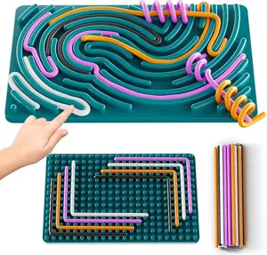 Silikon sensorisches Aktivitätsbrett für Kinder, Fidget Labyrinth Spielzeug mit Streifen.