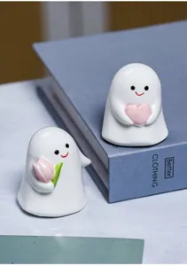 Figurines de fantôme en céramique mignonnes avec cœur et tulipe, décoration de bureau.