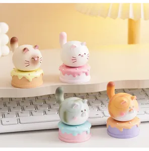 Süße Katzen Stressabbau Spielzeug, runde Figur mit Kuchenbasis, perfekte Schreibtischdeko.