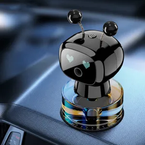 Diffuseur de parfum robot intelligent pour voiture avec visage cœur et belle base coloree.