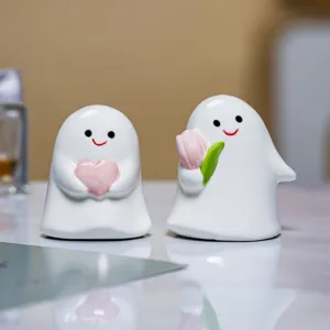 Ornement de Bureau en Céramique Minimaliste Fantôme et Canard Mignon Figurine Artisanale de Dessin Animé pour Décoration de Table Maison Bureau
