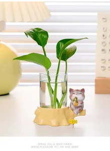 Niedliche Katzen-Angeln Hydrokultur Glasvase und Grünpflanze Tischdekoration Detail