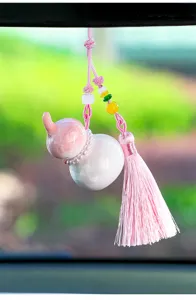 Prachtige keramische pompoen auto binnenspiegel hangende hanger met roze kwastje detail.
