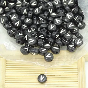Perline piatte con lettere in acrilico nero accessori gioielli DIY all'ingrosso