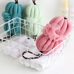 Grand ensemble d'éponge de douche en maille avec panier pour gommage corporel doux