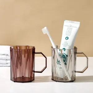 Set mondspoelbekers, eenvoudige geometrisch gefacetteerde plastic tandenborstelbekers voor badkamer.