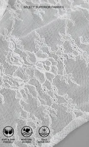 Primo piano texture tessuto pizzo bianco, dettaglio materiale morbido traspirante.